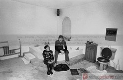 20100901050759-772-tha009-john-lennon-6.jpg